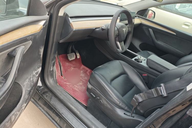 Used Tesla Model Y 2021 Standard Range Rear-Wheel Drive Version Interior 3