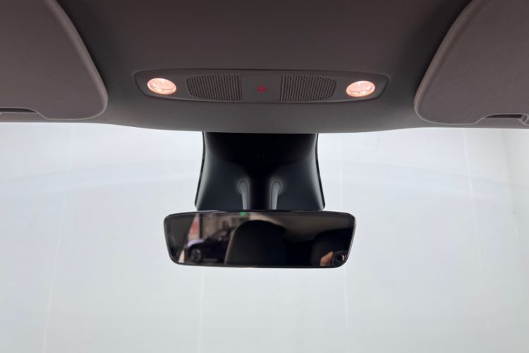 Used Tesla Model Y 2021 Standard Range Rear-Wheel Drive Version Interior 3