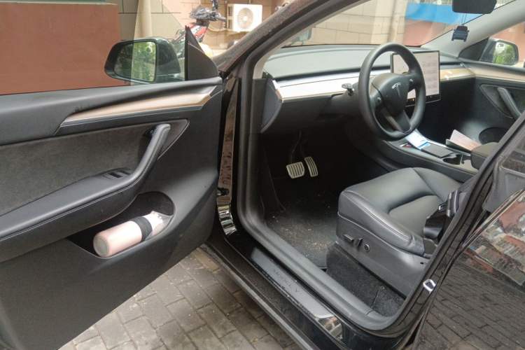 Used Tesla Model Y 2021 Performance High-Performance All-Wheel-Drive Version Interior 3