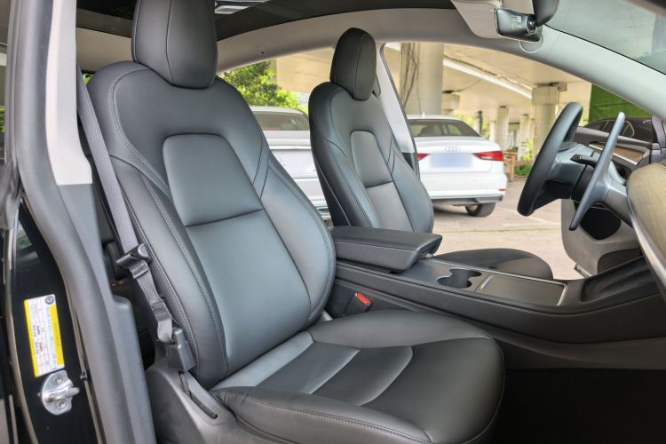 Used Tesla Model Y 2021 Standard Range Rear-Wheel Drive Version Interior 3