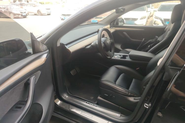 Used Tesla Model Y 2021 Standard Range Rear-Wheel Drive Version Interior 3