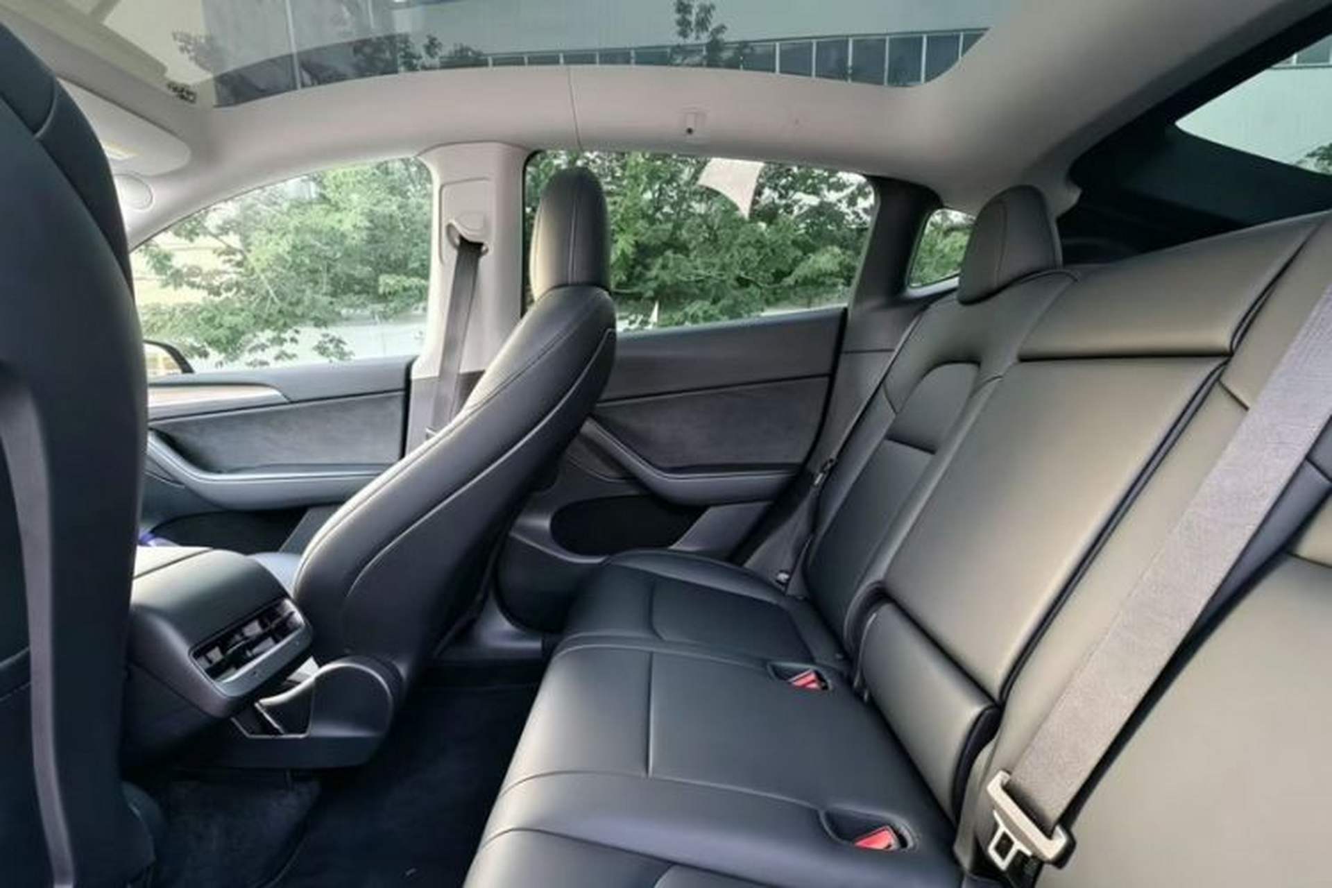 Used Tesla Model Y 2021 Standard Range Rear-Wheel Drive Version Interior 3