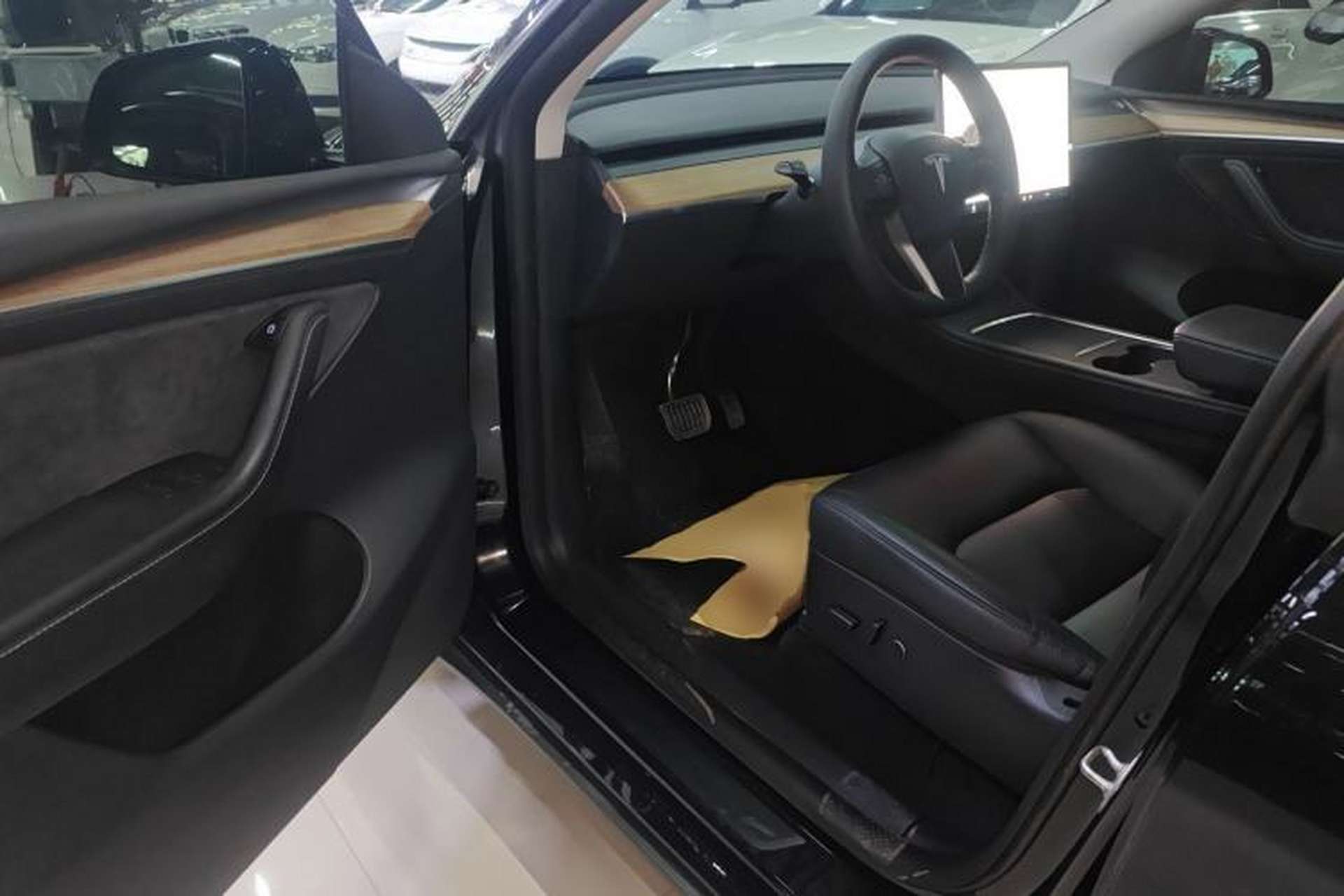 Used Tesla Model Y 2021 Standard Range Rear-Wheel Drive Version Interior 3