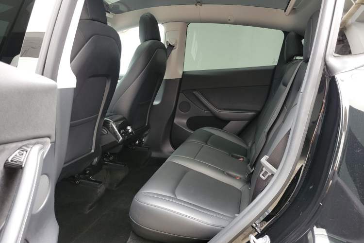 Used Tesla Model Y 2021 Standard Range Rear-Wheel Drive Version Interior 3
