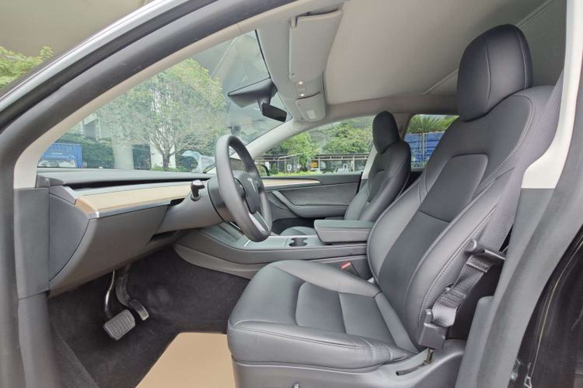 Used Tesla Model Y 2021 Standard Range Rear-Wheel Drive Version Interior 3