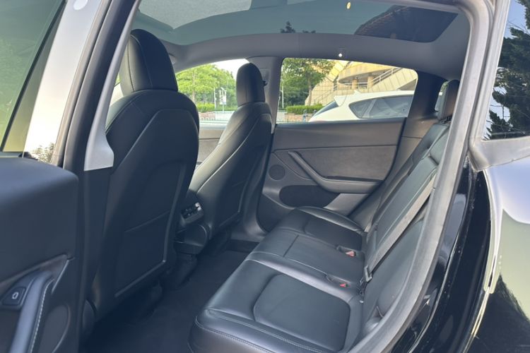 Used Tesla Model Y 2021 Standard Range Rear-Wheel Drive Version Interior 4