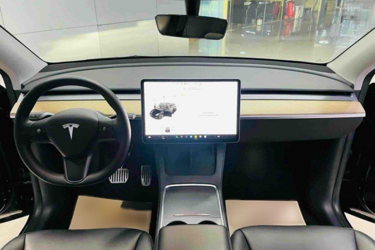 Used Tesla Model Y 2021 Standard Range Rear-Wheel Drive Version Interior 4