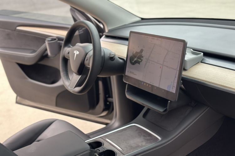 Used Tesla Model Y 2021 Long-Range All-Wheel-Drive Version 3D7 Interior 4