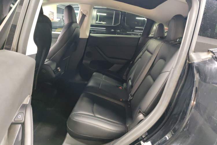 Used Tesla Model Y 2021 Standard Range Rear-Wheel Drive Version Interior 4