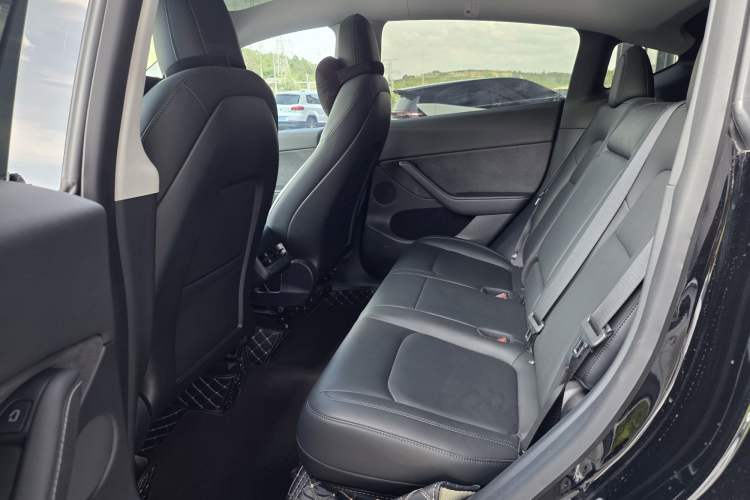Used Tesla Model Y 2021 Standard Range Rear-Wheel Drive Version Interior 4