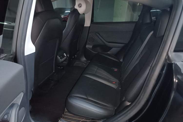 Used Tesla Model Y 2021 Standard Range Rear-Wheel Drive Version Interior 4