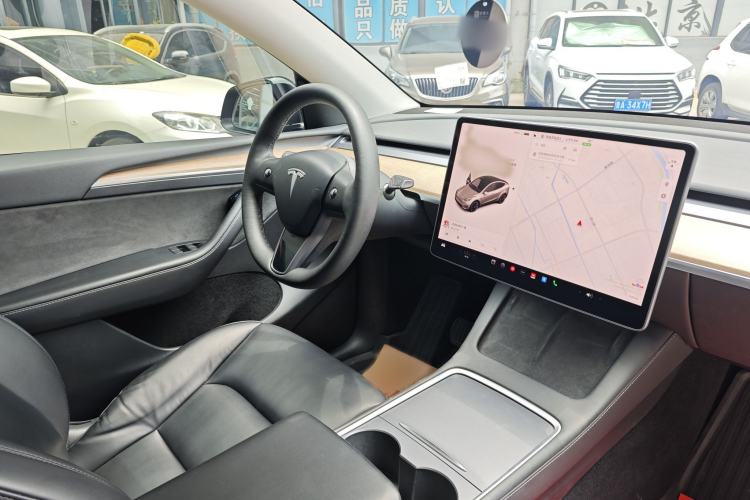 Used Tesla Model Y 2021 Standard Range Rear-Wheel Drive Version Interior 4