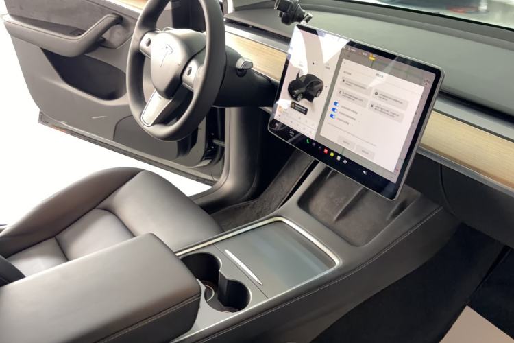 Used Tesla Model Y 2021 Standard Range Rear-Wheel Drive Version Interior 4