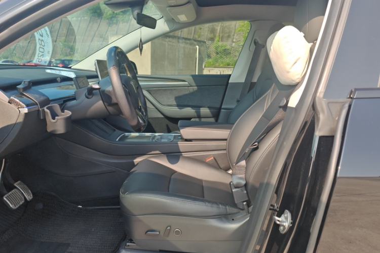 Used Tesla Model Y 2021 Standard Range Rear-Wheel Drive Version Interior 4