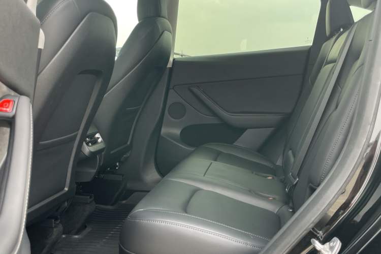 Used Tesla Model Y 2021 Standard Range Rear-Wheel Drive Version Interior 4