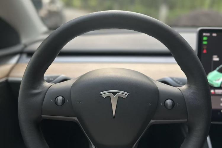 Used Tesla Model Y 2021 Standard Range Rear-Wheel Drive Version Interior 4
