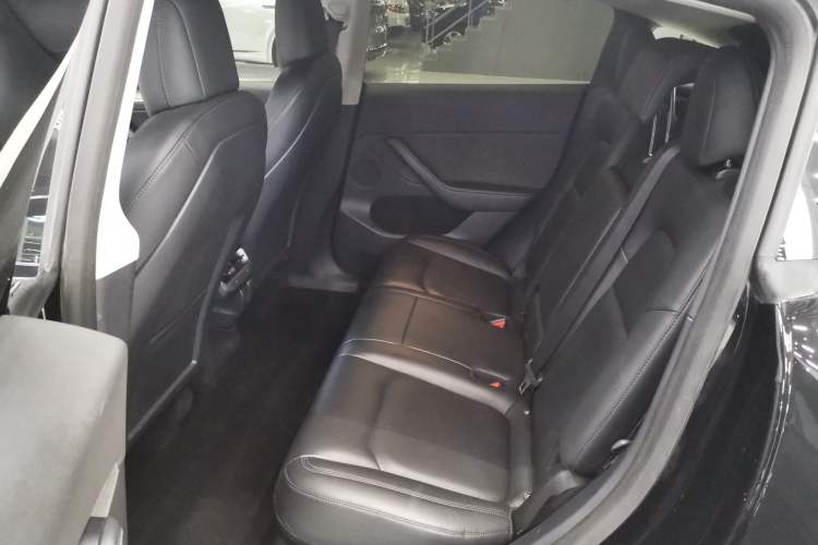 Used Tesla Model Y 2021 Long-Range All-Wheel-Drive Version Interior 4
