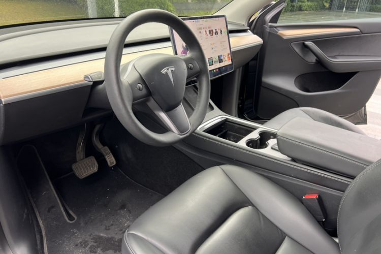 Used Tesla Model Y 2021 Long-Range All-Wheel-Drive Version 3D7 Interior 4
