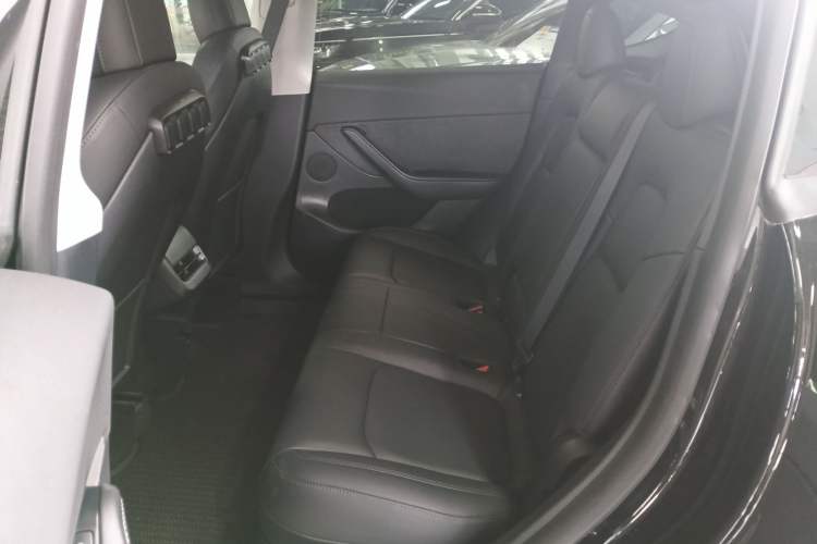 Used Tesla Model Y 2021 Standard Range Rear-Wheel Drive Version Interior 4