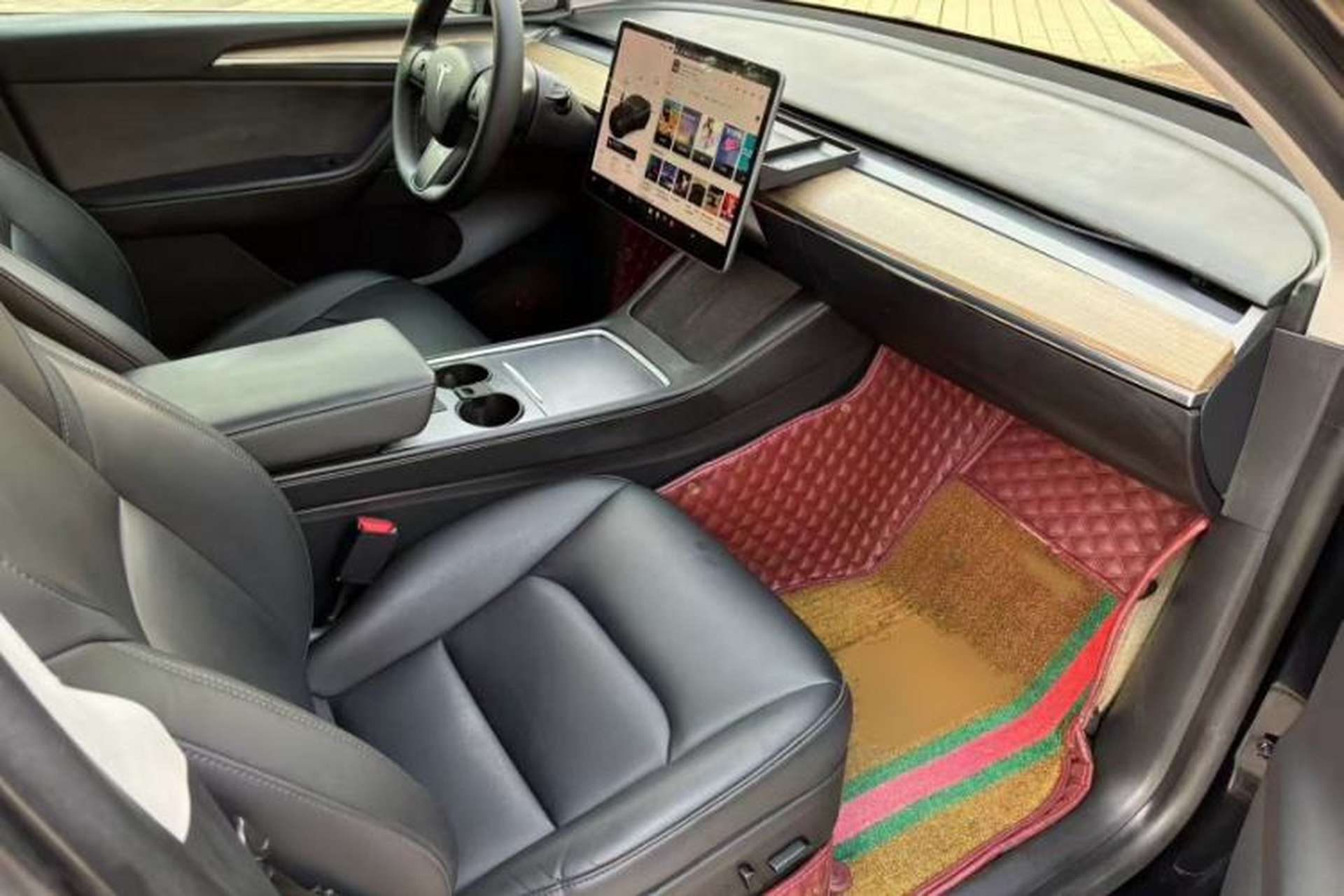 Used Tesla Model Y 2021 Standard Range Rear-Wheel Drive Version Interior 4