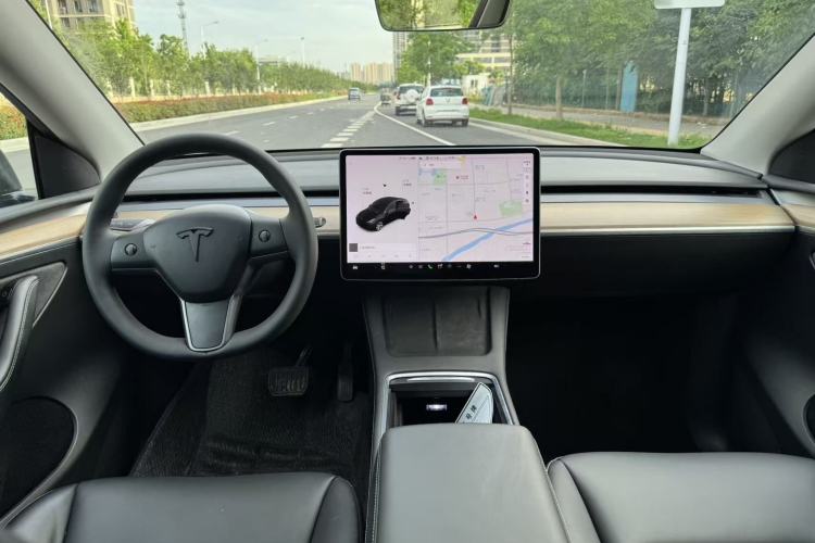 Used Tesla Model Y 2021 Standard Range Rear-Wheel Drive Version Interior 4