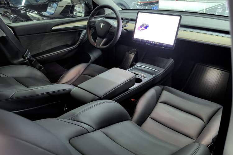 Used Tesla Model Y 2021 Long-Range All-Wheel-Drive Version 3D7 Interior 4