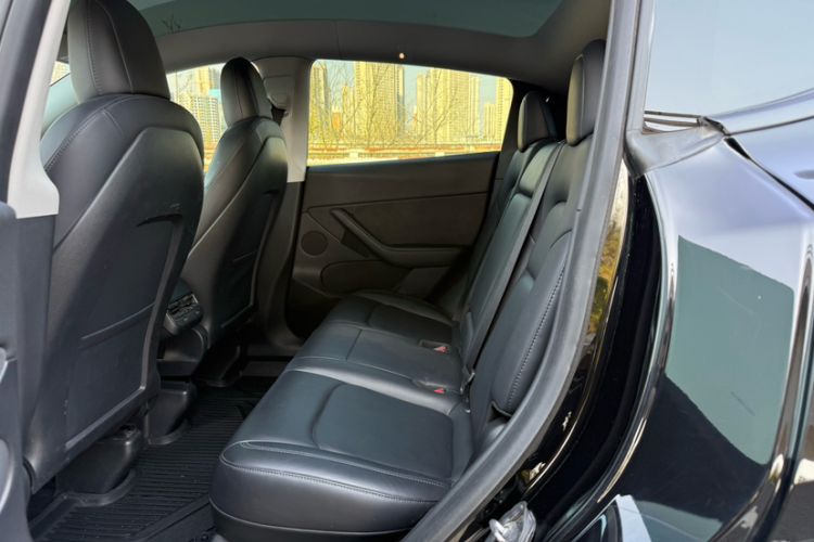 Used Tesla Model Y 2021 Standard Range Rear-Wheel Drive Version Interior 4