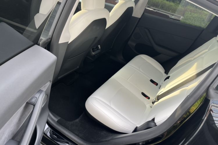 Used Tesla Model Y 2021 Standard Range Rear-Wheel Drive Version Interior 4