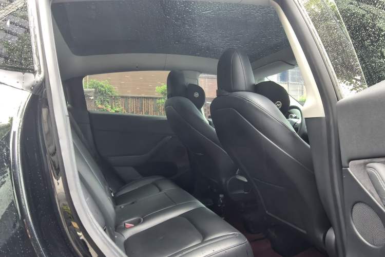 Used Tesla Model Y 2021 Standard Range Rear-Wheel Drive Version Interior 4