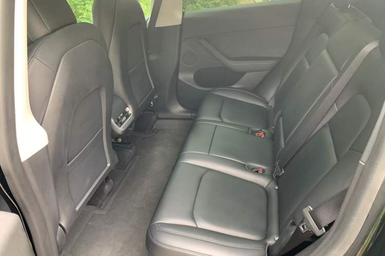 Used Tesla Model Y 2021 Standard Range Rear-Wheel Drive Version Interior 4