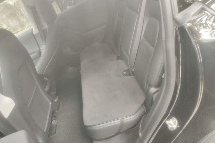 Used Tesla Model Y 2021 Standard Range Rear-Wheel Drive Version Interior 4