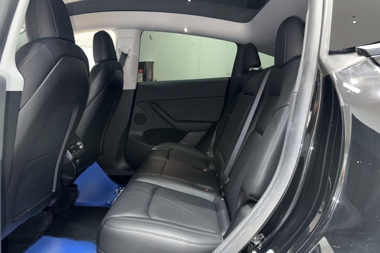 Used Tesla Model Y 2021 Standard Range Rear-Wheel Drive Version Interior 4
