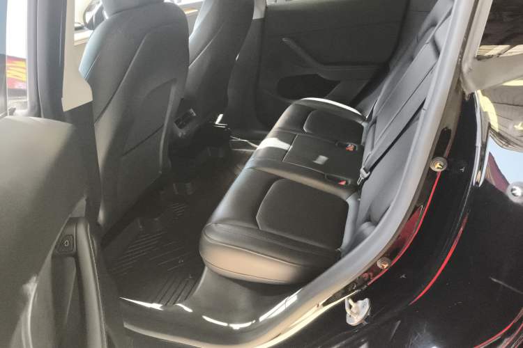 Used Tesla Model Y 2021 Standard Range Rear-Wheel Drive Version Interior 4
