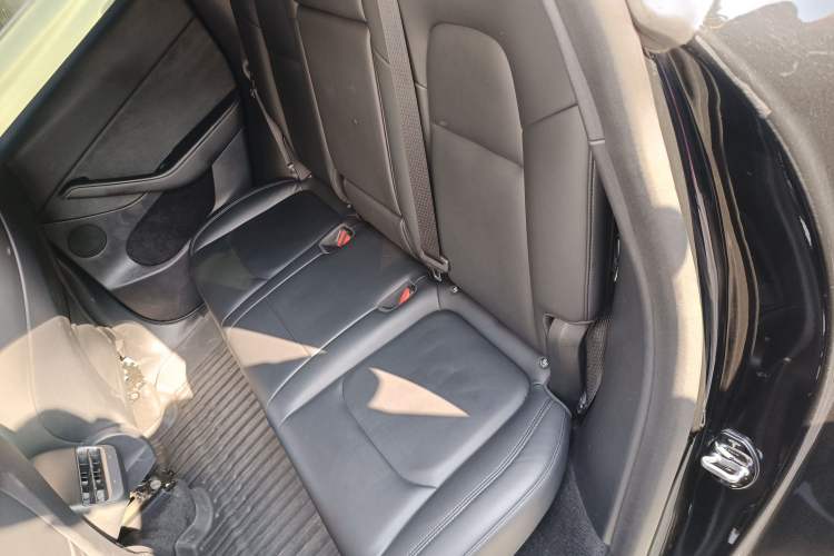 Used Tesla Model Y 2021 Standard Range Rear-Wheel Drive Version Interior 4