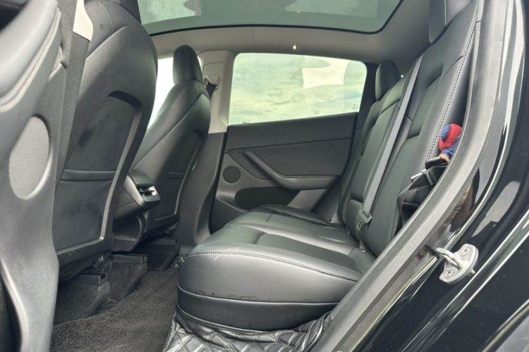 Used Tesla Model Y 2021 Standard Range Rear-Wheel Drive Version Interior 4