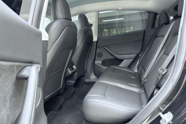 Used Tesla Model Y 2021 Standard Range Rear-Wheel Drive Version Interior 4