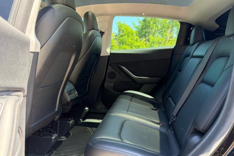 Used Tesla Model Y 2021 Standard Range Rear-Wheel Drive Version Interior 4