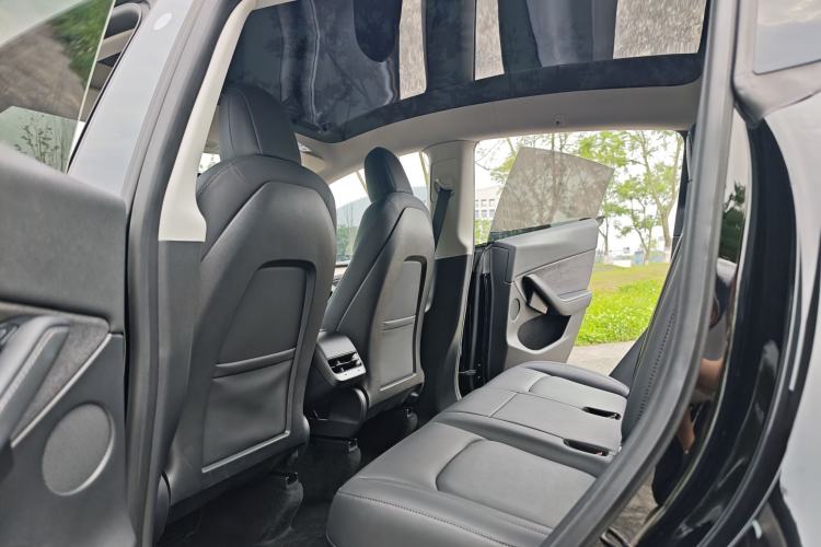 Used Tesla Model Y 2021 Long-Range All-Wheel-Drive Version 3D7 Interior 4