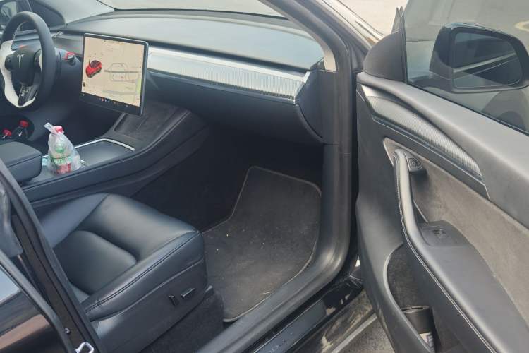 Used Tesla Model Y 2021 Standard Range Rear-Wheel Drive Version Interior 4