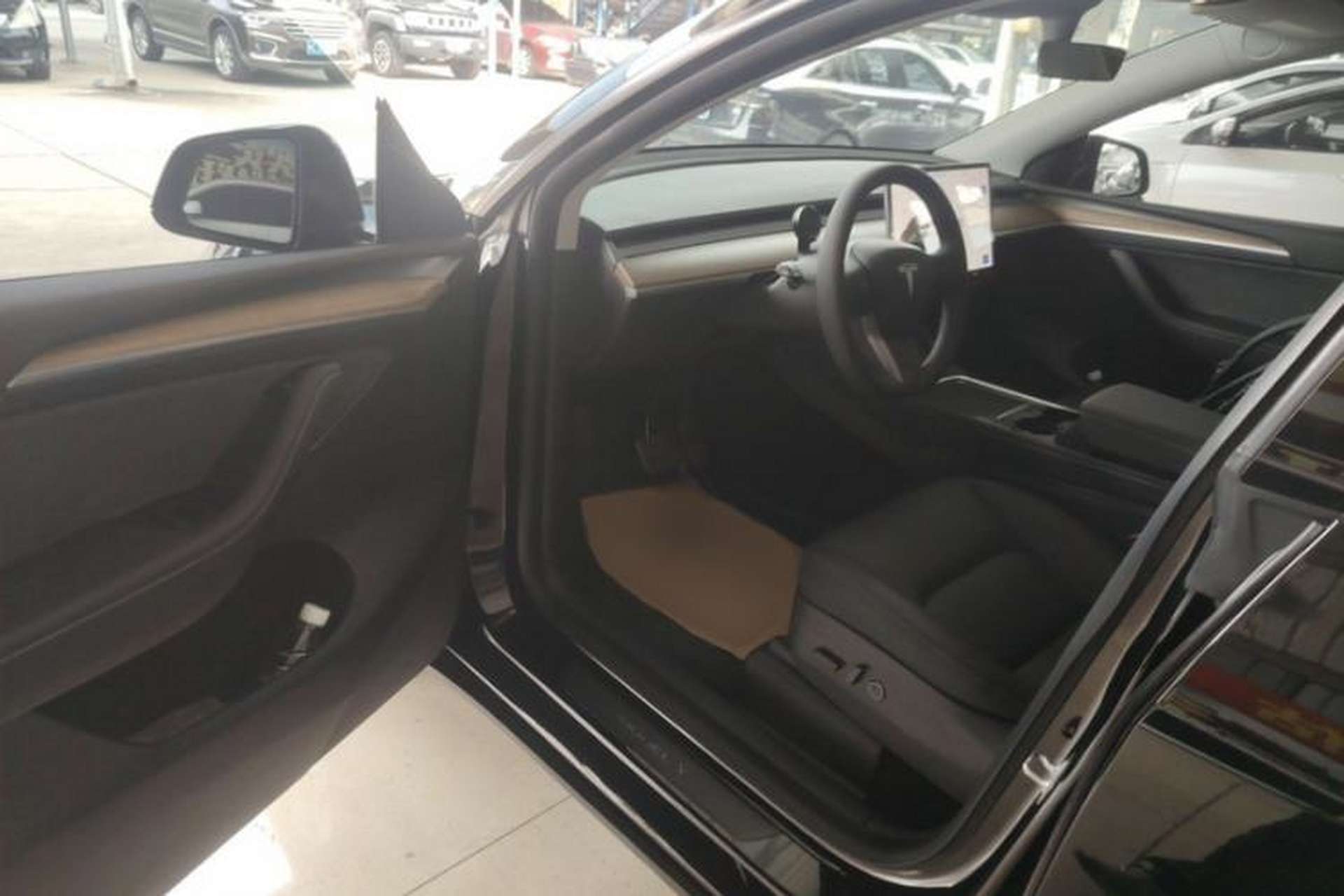 Used Tesla Model Y 2021 Standard Range Rear-Wheel Drive Version Interior 4
