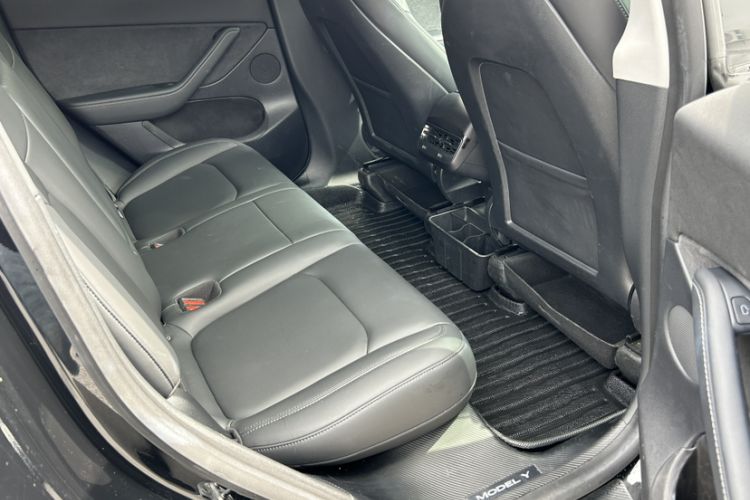 Used Tesla Model Y 2021 Standard Range Rear-Wheel Drive Version Interior 4