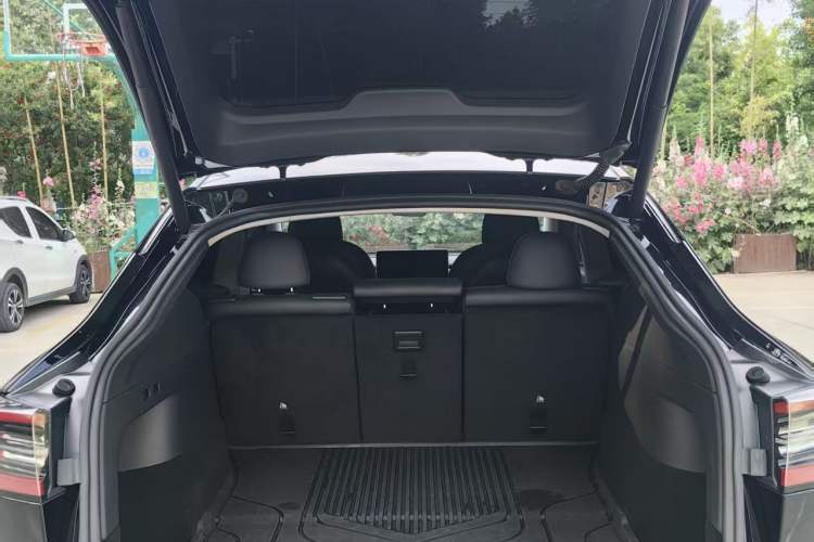 Used Tesla Model Y 2021 Standard Range Rear-Wheel Drive Version Interior 4