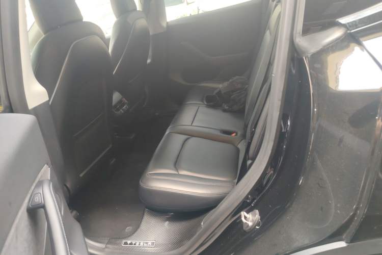 Used Tesla Model Y 2021 Standard Range Rear-Wheel Drive Version Interior 4