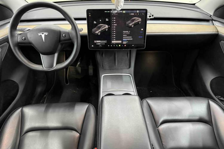 Used Tesla Model Y 2021 Long-Range All-Wheel-Drive Version Interior 4