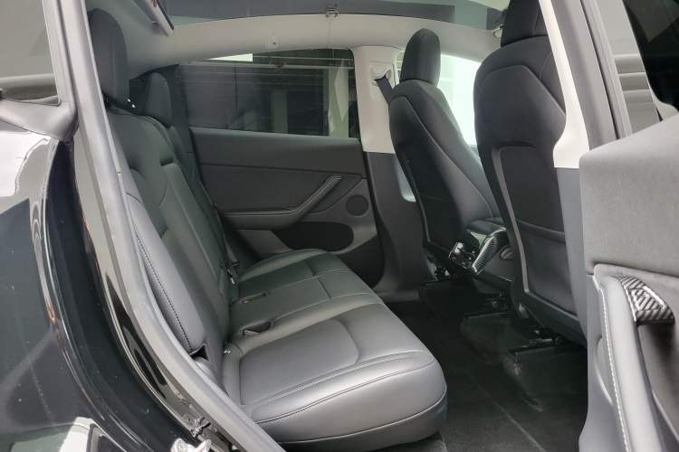 Used Tesla Model Y 2021 Standard Range Rear-Wheel Drive Version Interior 4