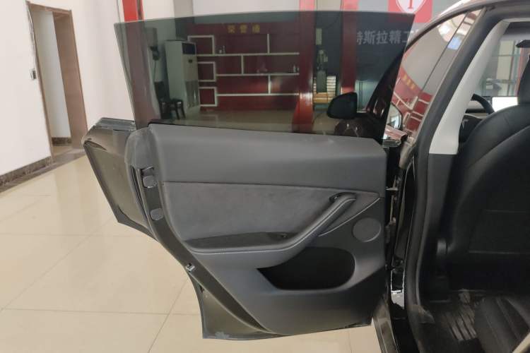 Used Tesla Model Y 2021 Long-Range All-Wheel-Drive Version 3D7 Interior 5