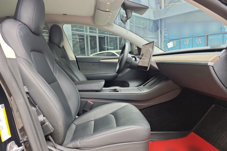 Used Tesla Model Y 2021 Standard Range Rear-Wheel Drive Version Interior 5
