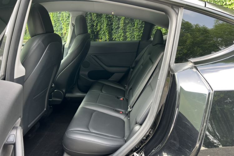 Used Tesla Model Y 2021 Long-Range All-Wheel-Drive Version Interior 5
