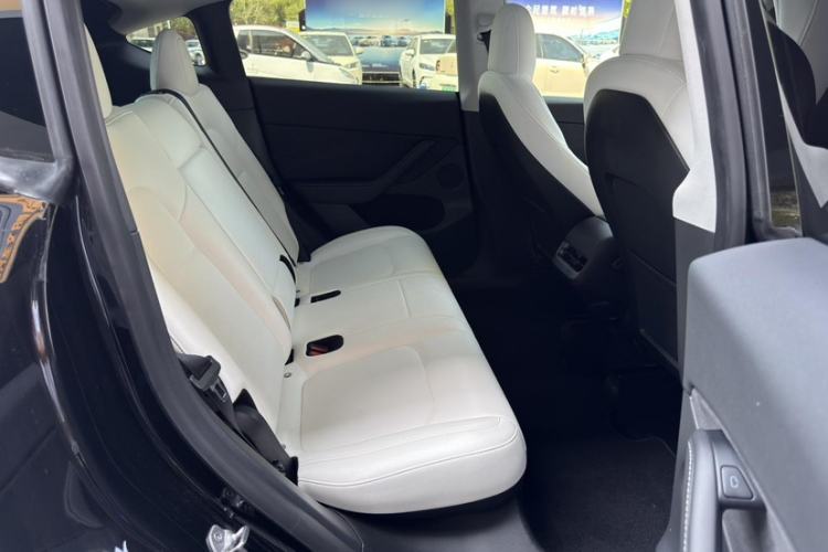 Used Tesla Model Y 2021 Long-Range All-Wheel-Drive Version Interior 5