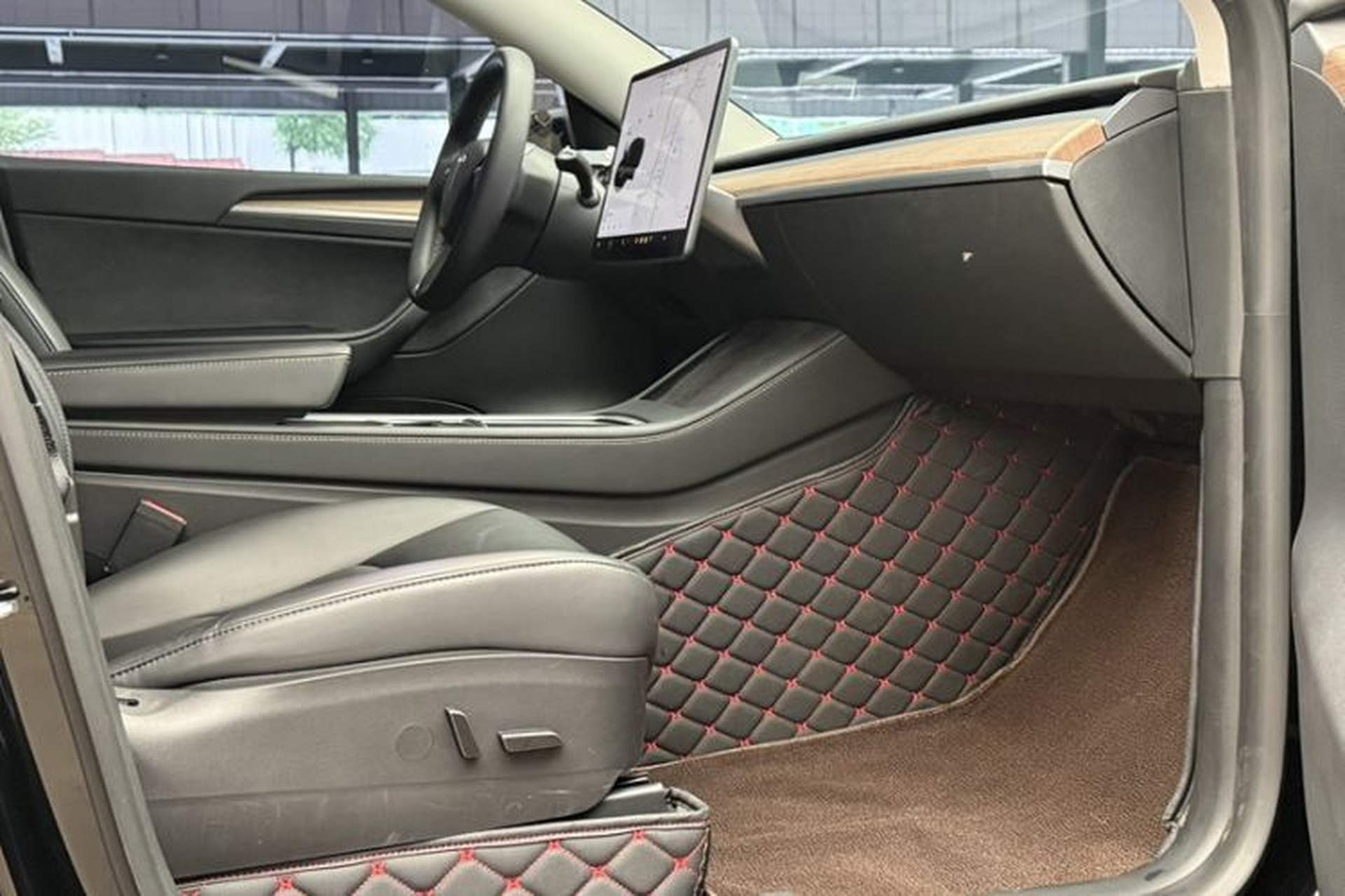 Used Tesla Model Y 2021 Standard Range Rear-Wheel Drive Version Interior 5